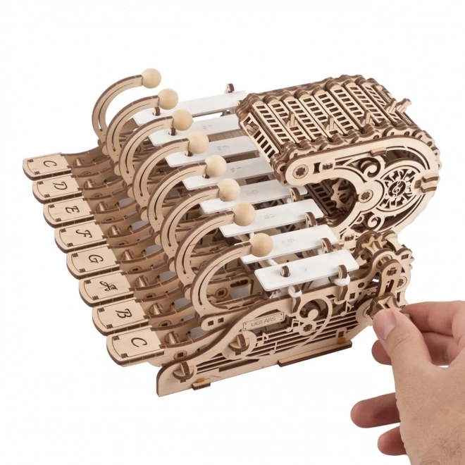 Ugears model mecanic din lemn de instrument muzical Celesta