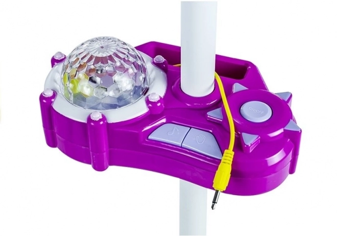 Microfon cu stativ și proiector pentru fete