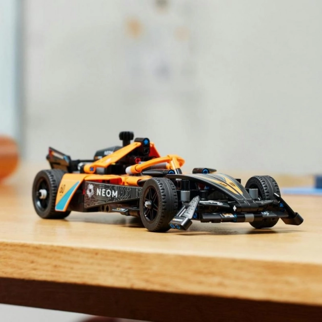 Neom McLaren Formula E mașina de curse Lego Technic