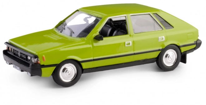 Mașina clasică FSO Polonez verde