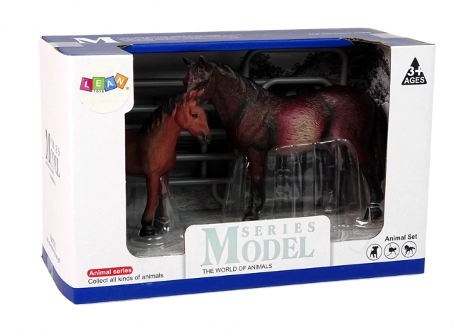 Set figurine cu cai și staul pentru copii