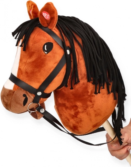Cal de jucărie (hobby horse) maro pe băț pentru copii