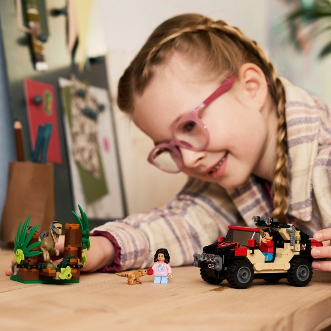 Set de construcție LEGO Jurassic World: Evadare cu mașina de teren de velociraptor