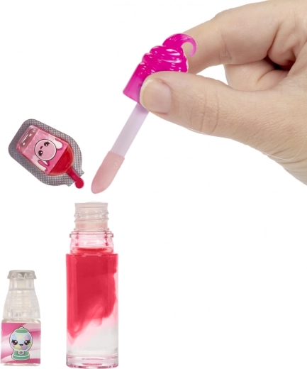 Creează-ți propriul luciu de buze sclipitor