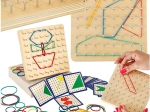 Geoboard din lemn – geoplan educațional cu elastice colorate și carduri cu modele