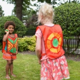 Joc de exterior de prins mingiuțe pe vestă cu scai