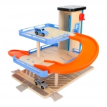 Small foot garaj din lemn pe nivele cu lift