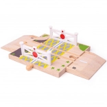 Trecere de cale ferată din lemn cu bariere pentru piste auto din lemn