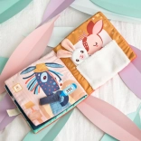 Cărticică textilă cu activități LILLIPUTIENS – căprioara Stella și doudou-ul ei