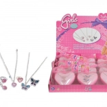 Inel și colier în cutie în formă de inimă