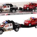 Pick-up de poliție cu remorcă de tractare și mașină de teren