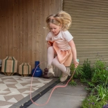 Coardă de sărit cu mâner din lemn roz