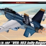 Model din plastic al aeronavei F/A‑18F USN VF‑103 JOLLY ROGERS 1:72