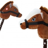 Cap de cal plușat pe băț hobby horse maro închis cu sunete