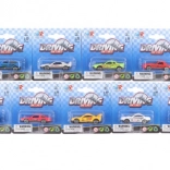 Mașinuță metalică pe carton