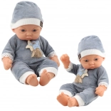 Păpușă bebeluș în pijamale gri cu căciuliță
