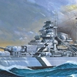 Model din plastic al cuirasatului Tirpitz 1:800
