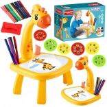 Măsuță de desen cu proiector în formă de girafă WOOPIE, cu markere